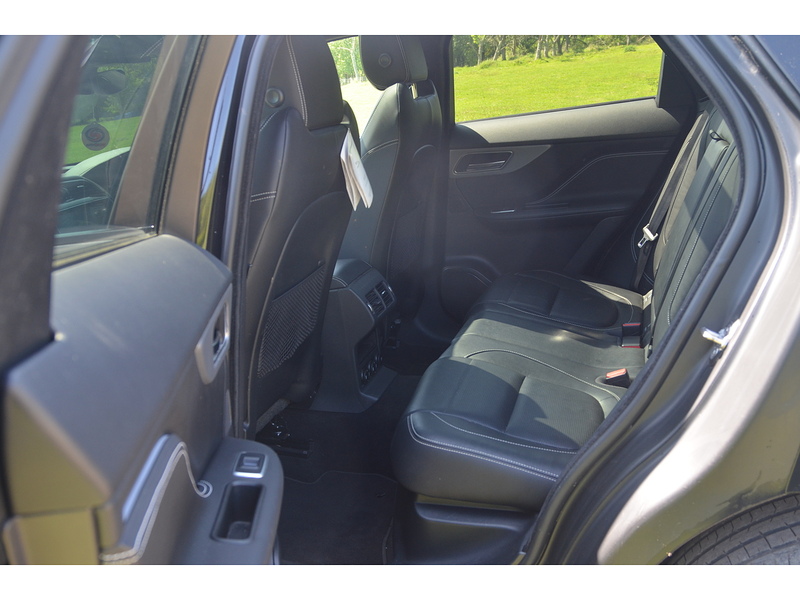 Jaguar F-PACE 2.0 D180 Chequered Flag SUV 5dr Diesel Auto AWD Euro 6 (s/s) (180 ps) | PAN ROOF|COLD - U10930