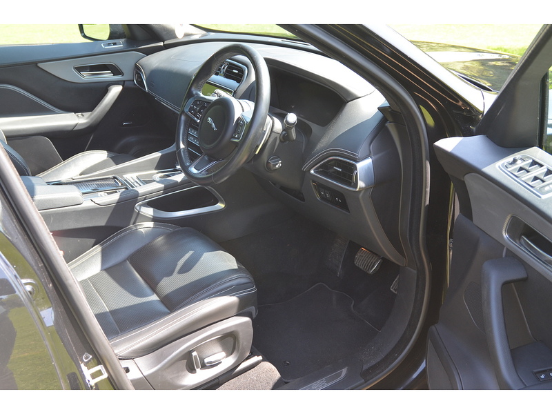 Jaguar F-PACE 2.0 D180 Chequered Flag SUV 5dr Diesel Auto AWD Euro 6 (s/s) (180 ps) | PAN ROOF|COLD - U10930