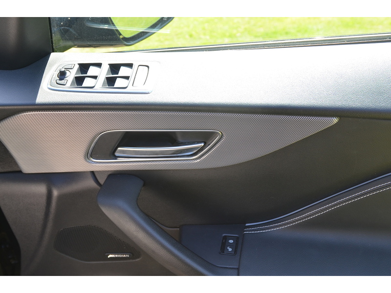 Jaguar F-PACE 2.0 D180 Chequered Flag SUV 5dr Diesel Auto AWD Euro 6 (s/s) (180 ps) | PAN ROOF|COLD - U10930