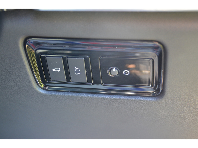 Jaguar F-PACE 2.0 D180 Chequered Flag SUV 5dr Diesel Auto AWD Euro 6 (s/s) (180 ps) | PAN ROOF|COLD - U10930