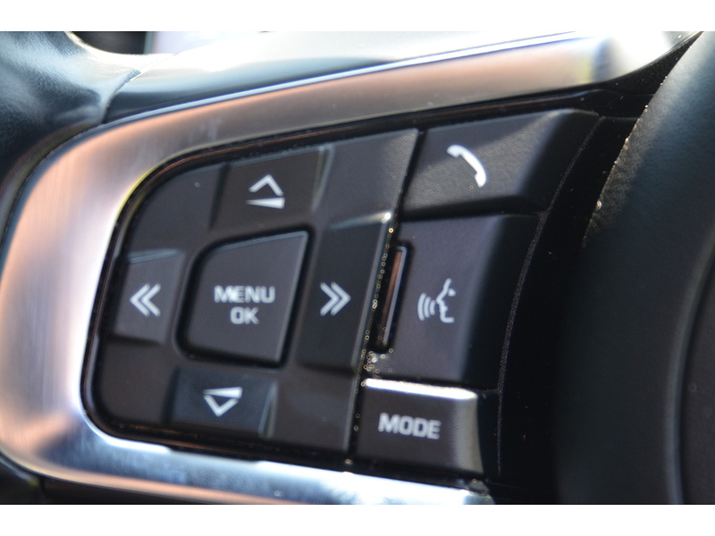 Jaguar F-PACE 2.0 D180 Chequered Flag SUV 5dr Diesel Auto AWD Euro 6 (s/s) (180 ps) | PAN ROOF|COLD - U10930