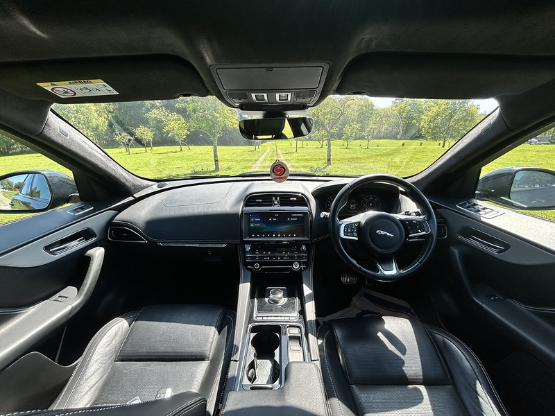 Jaguar F-PACE 2.0 D180 Chequered Flag SUV 5dr Diesel Auto AWD Euro 6 (s/s) (180 ps) | PAN ROOF|COLD - U10930