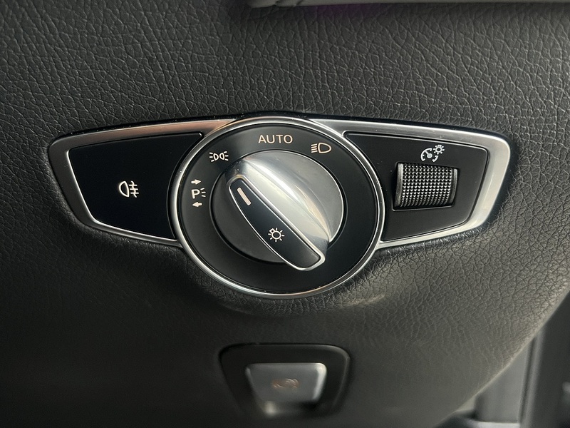 Mercedes-Benz EQC EQC 400 80kWh AMG Line SUV 5dr Electric Auto 4MATIC (408 ps) - U10931