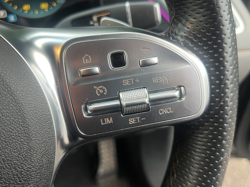 Mercedes-Benz EQC EQC 400 80kWh AMG Line SUV 5dr Electric Auto 4MATIC (408 ps) - U10931