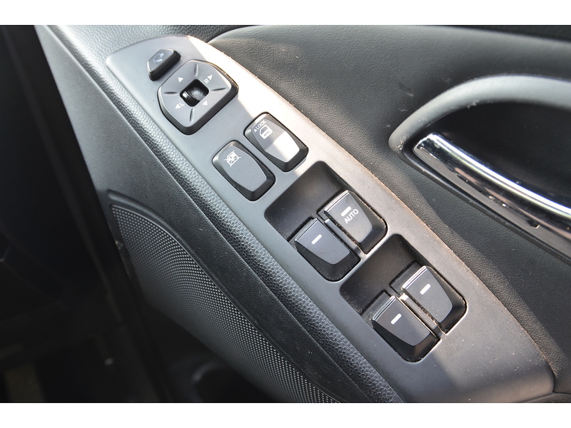 Hyundai ix35 2.0 CRDi Premium SUV 5dr Diesel Manual 4WD Euro 5 (134 bhp) | P/ROOF|H/SEATS|CRUISE|B/TOOTH - U10933