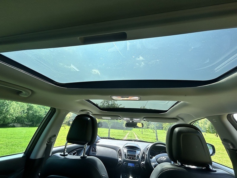 Hyundai ix35 2.0 CRDi Premium SUV 5dr Diesel Manual 4WD Euro 5 (134 bhp) | P/ROOF|H/SEATS|CRUISE|B/TOOTH - U10933