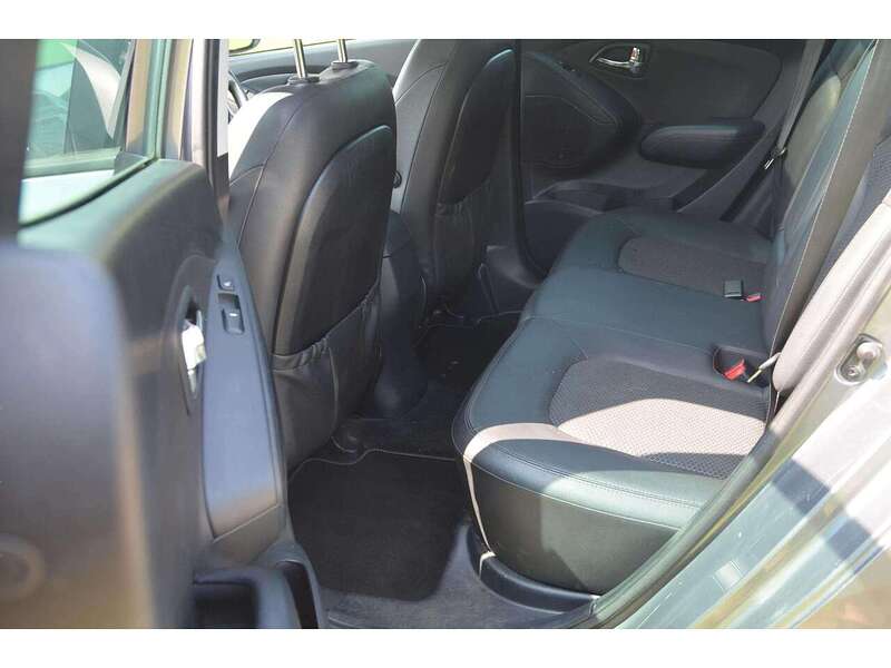 Hyundai ix35 2.0 CRDi Premium SUV 5dr Diesel Manual 4WD Euro 5 (134 bhp) | P/ROOF|H/SEATS|CRUISE|B/TOOTH - U10933