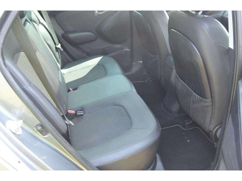 Hyundai ix35 2.0 CRDi Premium SUV 5dr Diesel Manual 4WD Euro 5 (134 bhp) | P/ROOF|H/SEATS|CRUISE|B/TOOTH - U10933