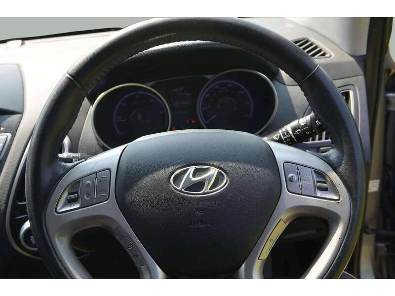 Hyundai ix35 2.0 CRDi Premium SUV 5dr Diesel Manual 4WD Euro 5 (134 bhp) | P/ROOF|H/SEATS|CRUISE|B/TOOTH - U10933