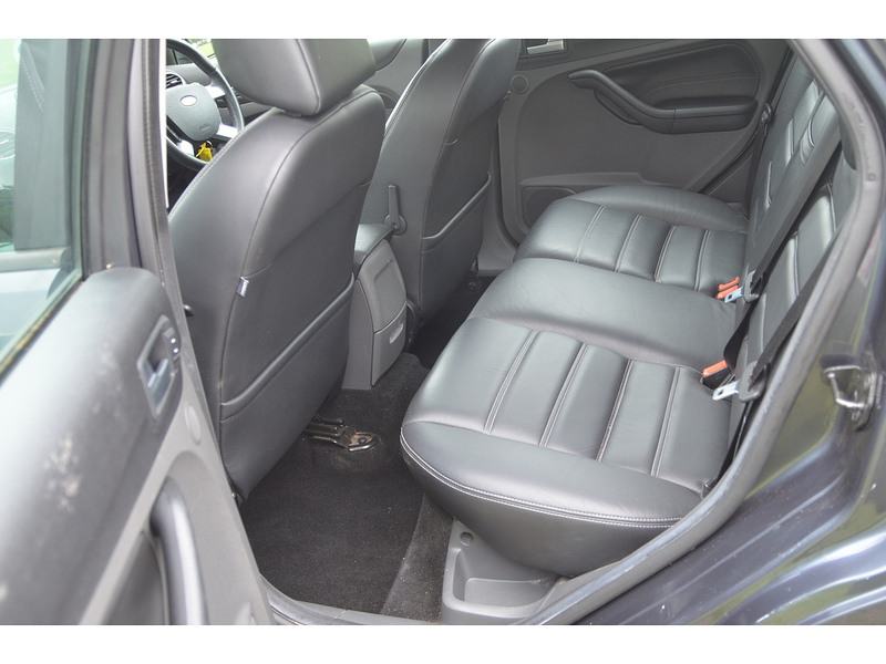 Ford Focus 1.6 Ghia Hatchback 5dr Petrol Automatic (184 g/km, 99 bhp) | AUTO|LOW MILEAGE|ULEZ - U10934