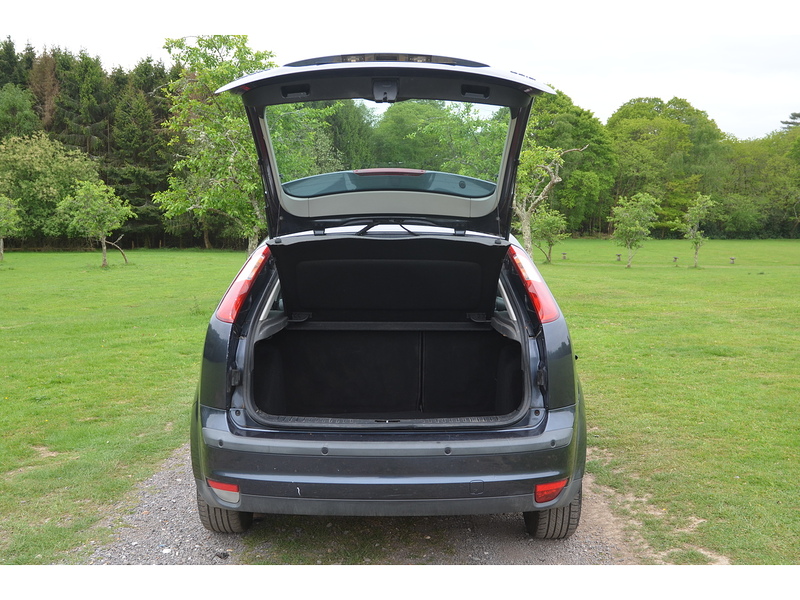 Ford Focus 1.6 Ghia Hatchback 5dr Petrol Automatic (184 g/km, 99 bhp) | AUTO|LOW MILEAGE|ULEZ - U10934