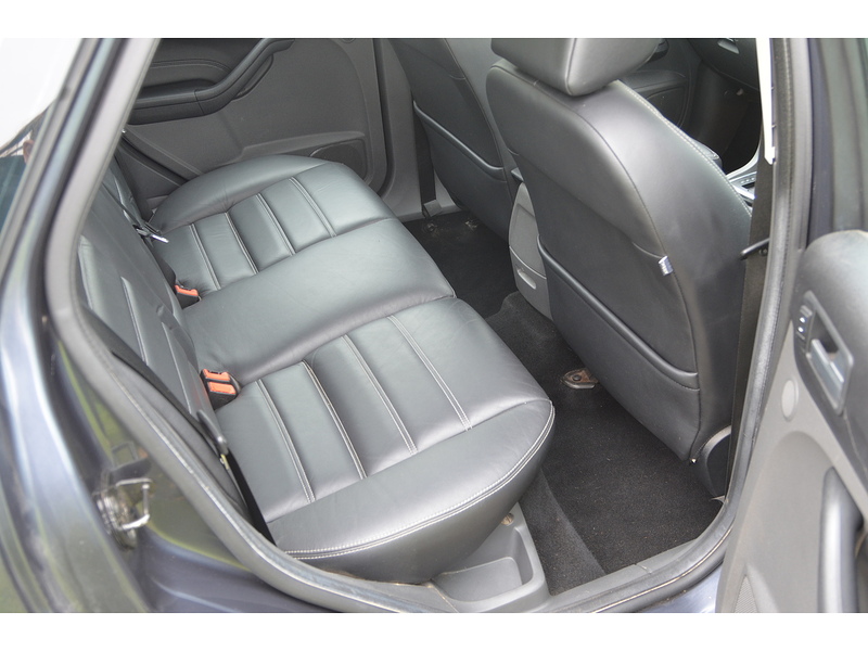 Ford Focus 1.6 Ghia Hatchback 5dr Petrol Automatic (184 g/km, 99 bhp) | AUTO|LOW MILEAGE|ULEZ - U10934