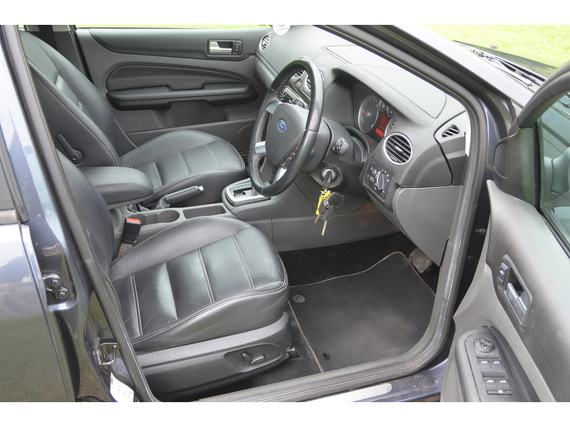 Ford Focus 1.6 Ghia Hatchback 5dr Petrol Automatic (184 g/km, 99 bhp) | AUTO|LOW MILEAGE|ULEZ - U10934