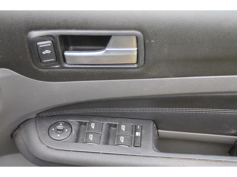 Ford Focus 1.6 Ghia Hatchback 5dr Petrol Automatic (184 g/km, 99 bhp) | AUTO|LOW MILEAGE|ULEZ - U10934