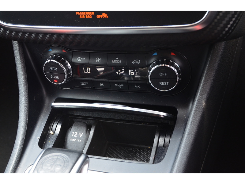 Mercedes-Benz A Class 2.0 A45 AMG (Premium) Hatchback 5dr Petrol SpdS DCT 4MATIC Euro 6 (s/s) (381 ps) | PAN - U10935