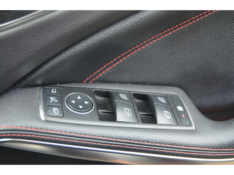 Mercedes-Benz A Class 2.0 A45 AMG (Premium) Hatchback 5dr Petrol SpdS DCT 4MATIC Euro 6 (s/s) (381 ps) | PAN - U10935