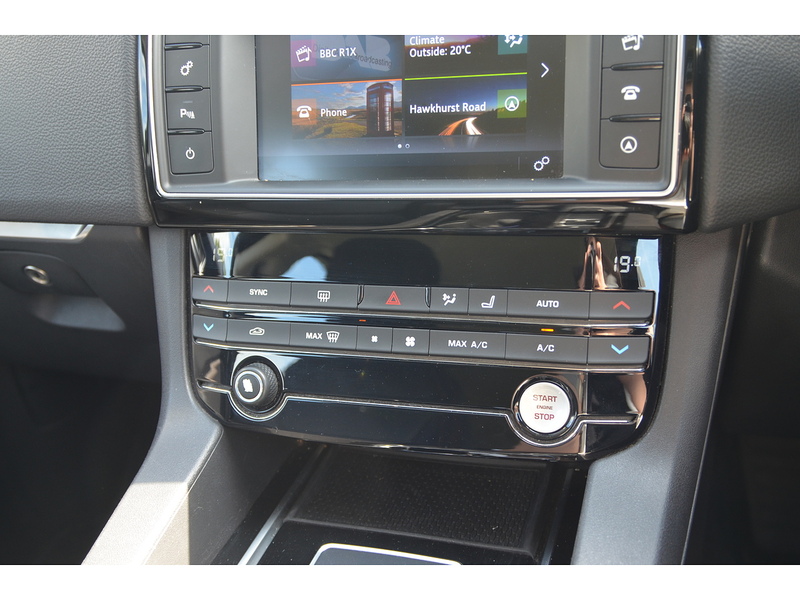 Jaguar F-PACE 2.0 D180 Prestige SUV 5dr Diesel Auto AWD Euro 6 (s/s) (180 ps) | H/SEATS|R/CAM|CRUISE|NAV - U10936