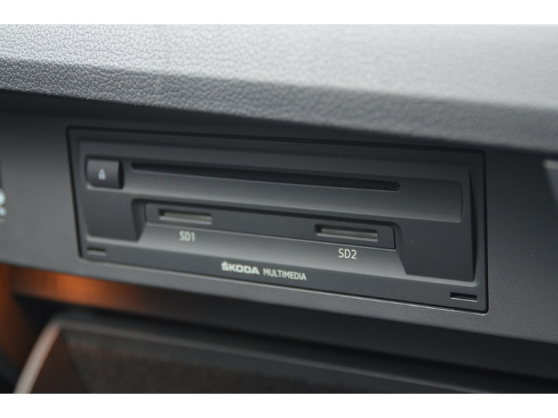 Skoda Superb 2.0 TDI SE L Executive Estate 5dr Diesel Manual Euro 6 (s/s) (150 ps) | - U10937