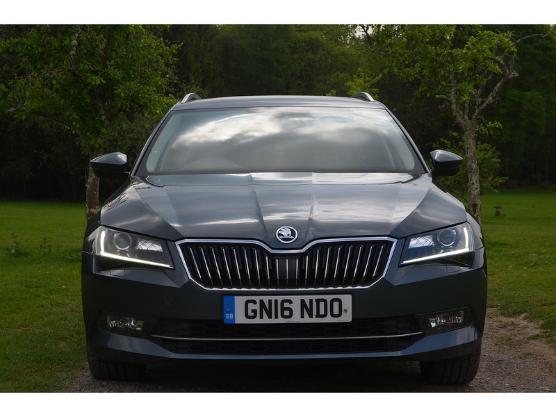 Skoda Superb 2.0 TDI SE L Executive Estate 5dr Diesel Manual Euro 6 (s/s) (150 ps) | - U10937