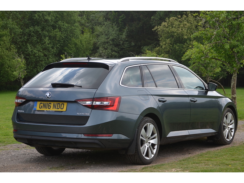 Skoda Superb 2.0 TDI SE L Executive Estate 5dr Diesel Manual Euro 6 (s/s) (150 ps) | - U10937