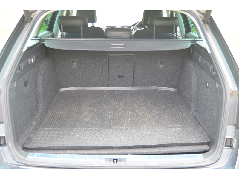 Skoda Superb 2.0 TDI SE L Executive Estate 5dr Diesel Manual Euro 6 (s/s) (150 ps) | - U10937