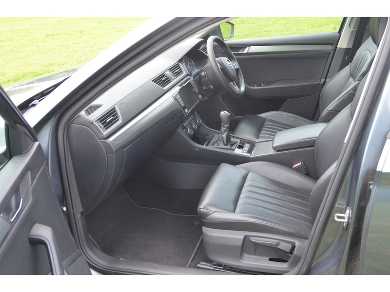 Skoda Superb 2.0 TDI SE L Executive Estate 5dr Diesel Manual Euro 6 (s/s) (150 ps) | - U10937