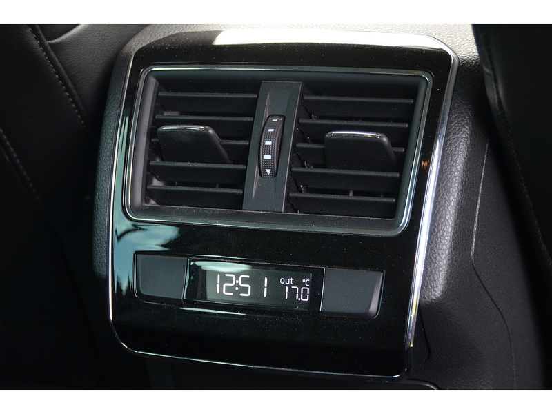 Skoda Superb 2.0 TDI SE L Executive Estate 5dr Diesel Manual Euro 6 (s/s) (150 ps) | - U10937