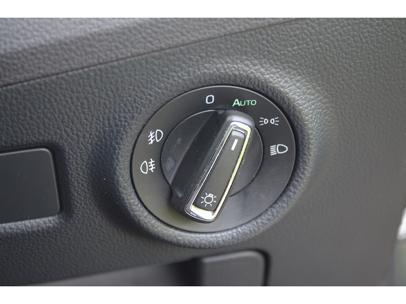 Skoda Superb 2.0 TDI SE L Executive Estate 5dr Diesel Manual Euro 6 (s/s) (150 ps) | - U10937