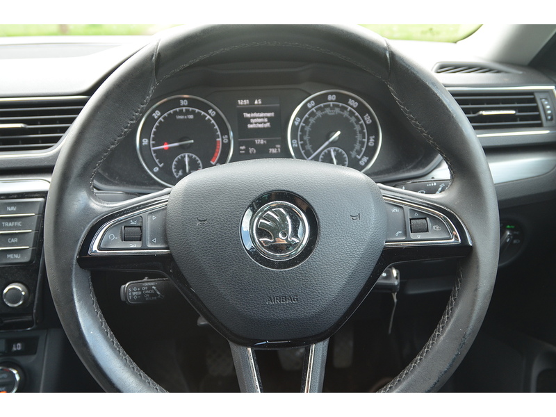 Skoda Superb 2.0 TDI SE L Executive Estate 5dr Diesel Manual Euro 6 (s/s) (150 ps) | - U10937