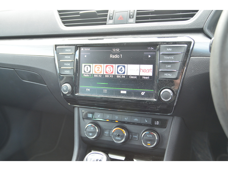 Skoda Superb 2.0 TDI SE L Executive Estate 5dr Diesel Manual Euro 6 (s/s) (150 ps) | - U10937