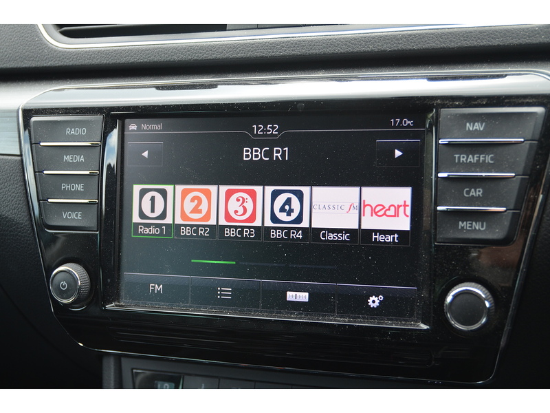 Skoda Superb 2.0 TDI SE L Executive Estate 5dr Diesel Manual Euro 6 (s/s) (150 ps) | - U10937