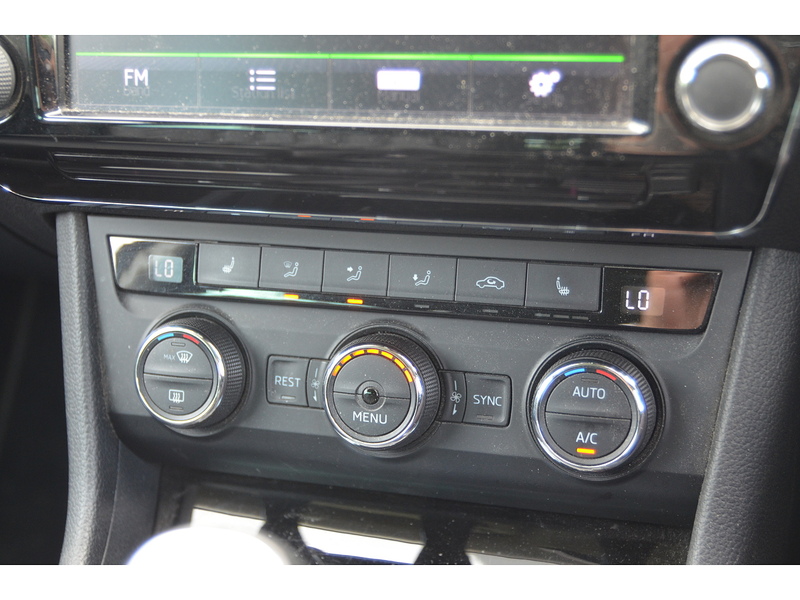 Skoda Superb 2.0 TDI SE L Executive Estate 5dr Diesel Manual Euro 6 (s/s) (150 ps) | - U10937