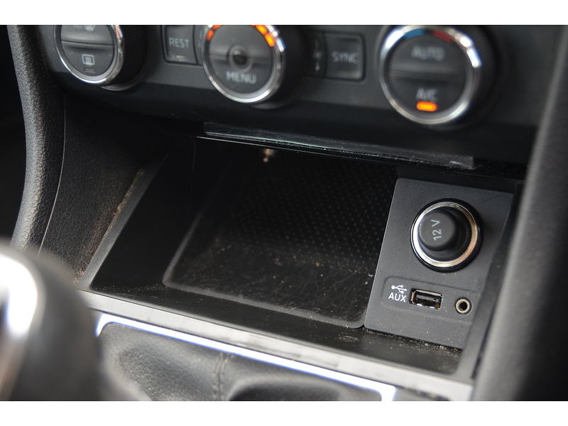 Skoda Superb 2.0 TDI SE L Executive Estate 5dr Diesel Manual Euro 6 (s/s) (150 ps) | - U10937