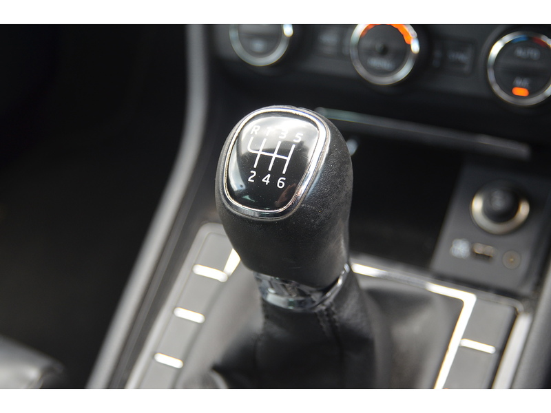 Skoda Superb 2.0 TDI SE L Executive Estate 5dr Diesel Manual Euro 6 (s/s) (150 ps) | - U10937