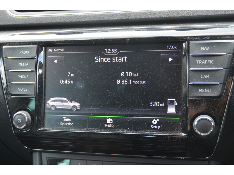 Skoda Superb 2.0 TDI SE L Executive Estate 5dr Diesel Manual Euro 6 (s/s) (150 ps) | - U10937