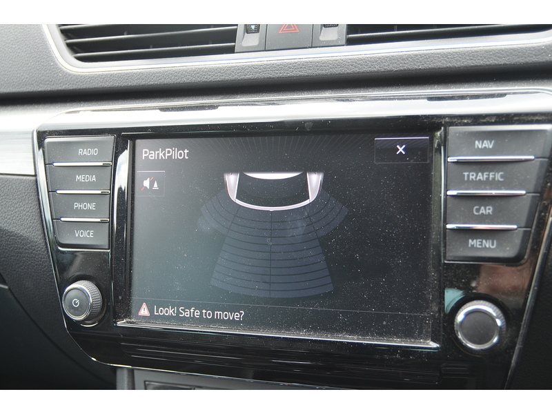 Skoda Superb 2.0 TDI SE L Executive Estate 5dr Diesel Manual Euro 6 (s/s) (150 ps) | - U10937