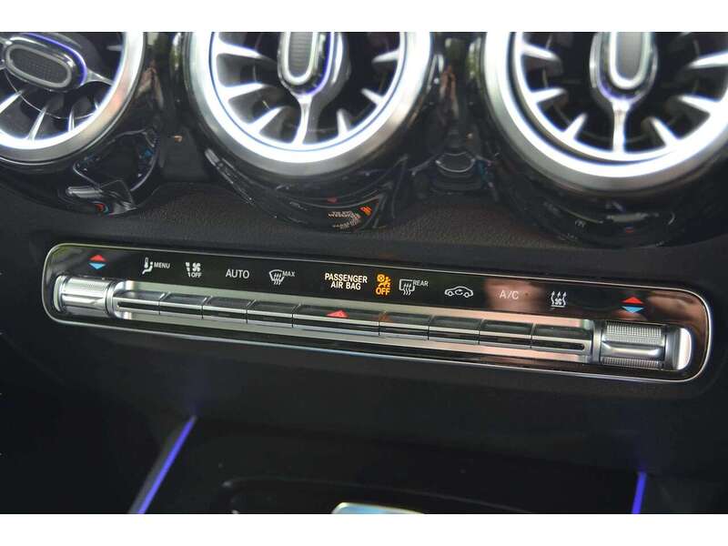 Mercedes-Benz EQB  - U10984