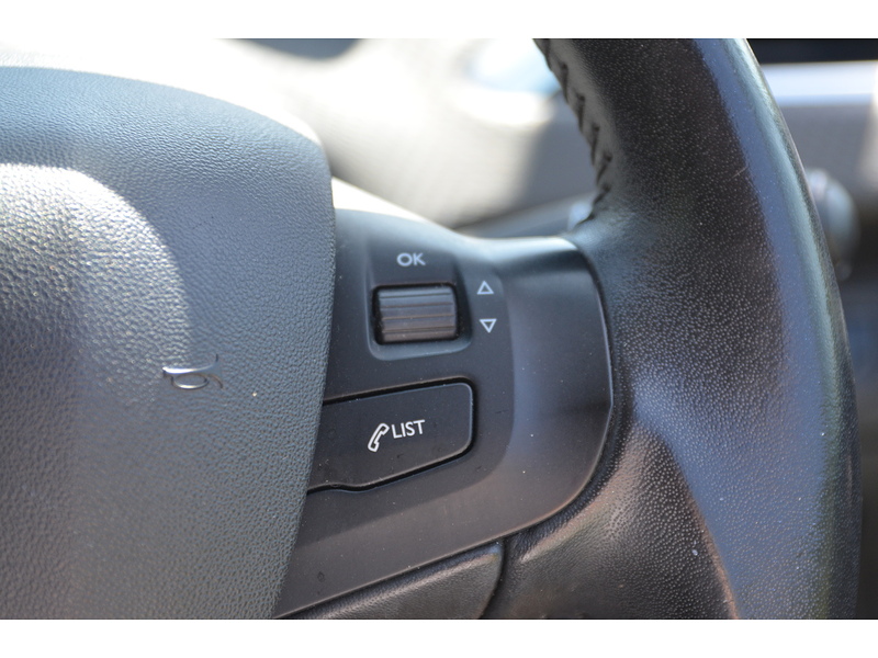 Peugeot 208 1.2 PureTech Black Edition Hatchback 3dr Petrol Manual Euro 6 (82 ps) - U10986