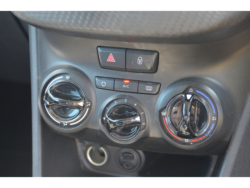 Peugeot 208 1.2 PureTech Black Edition Hatchback 3dr Petrol Manual Euro 6 (82 ps) - U10986