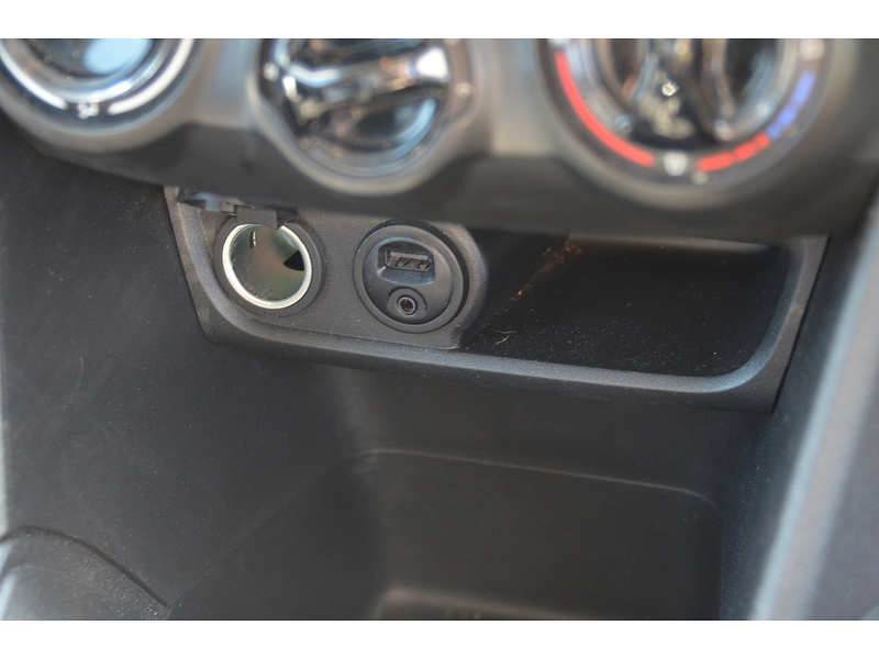 Peugeot 208 1.2 PureTech Black Edition Hatchback 3dr Petrol Manual Euro 6 (82 ps) - U10986