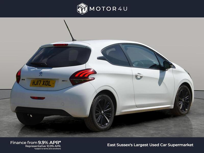 Peugeot 208 1.2 PureTech Black Edition Hatchback 3dr Petrol Manual Euro 6 (82 ps) - U10986