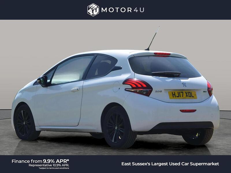 Peugeot 208 1.2 PureTech Black Edition Hatchback 3dr Petrol Manual Euro 6 (82 ps) - U10986