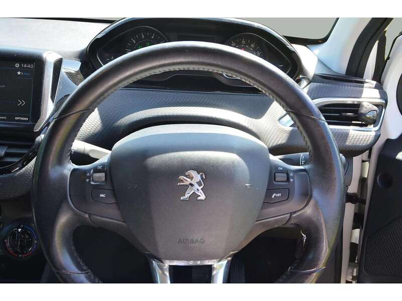 Peugeot 208 1.2 PureTech Black Edition Hatchback 3dr Petrol Manual Euro 6 (82 ps) - U10986