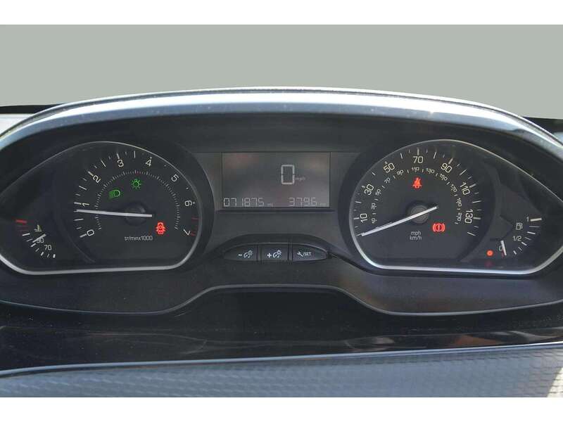 Peugeot 208 1.2 PureTech Black Edition Hatchback 3dr Petrol Manual Euro 6 (82 ps) - U10986