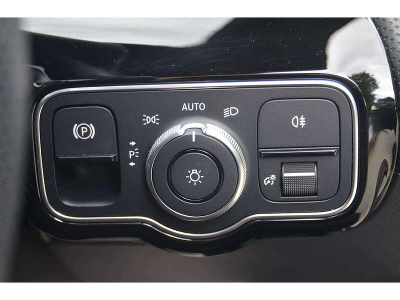 Mercedes-Benz A Class 2.0 A200d AMG Line Edition (Premium Plus) Saloon 4dr Diesel 8G-DCT Euro 6 (s/s) (150 ps) | PAN - U11007