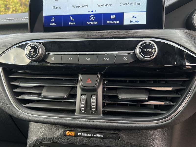 Ford Kuga 2.5 Duratec 14.4kWh Vignale SUV 5dr Petrol Plug-in Hybrid CVT Euro 6 (s/s) (225 ps) | 1 FORMER - U11013