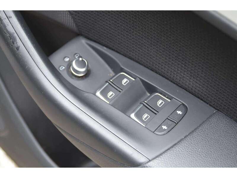 Audi Q3 2.0 TDI S line SUV 5dr Diesel Manual Euro 5 (s/s) (140 ps) - U11019