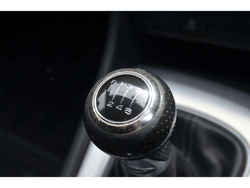 Audi Q3 2.0 TDI S line SUV 5dr Diesel Manual Euro 5 (s/s) (140 ps) - U11019