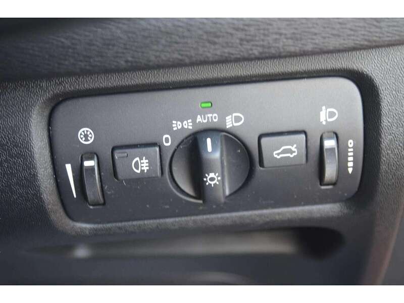 Volvo V40 2.0 D3 SE Nav Hatchback 5dr Diesel Geartronic Euro 5 (s/s) (150 ps) | R/CAM|CRUISE|BLUETOOTH|NAV - U11045