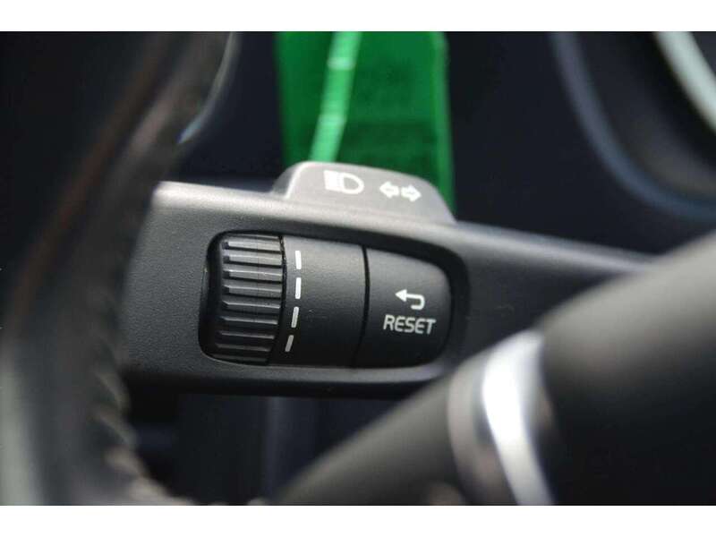 Volvo V40 2.0 D3 SE Nav Hatchback 5dr Diesel Geartronic Euro 5 (s/s) (150 ps) | R/CAM|CRUISE|BLUETOOTH|NAV - U11045